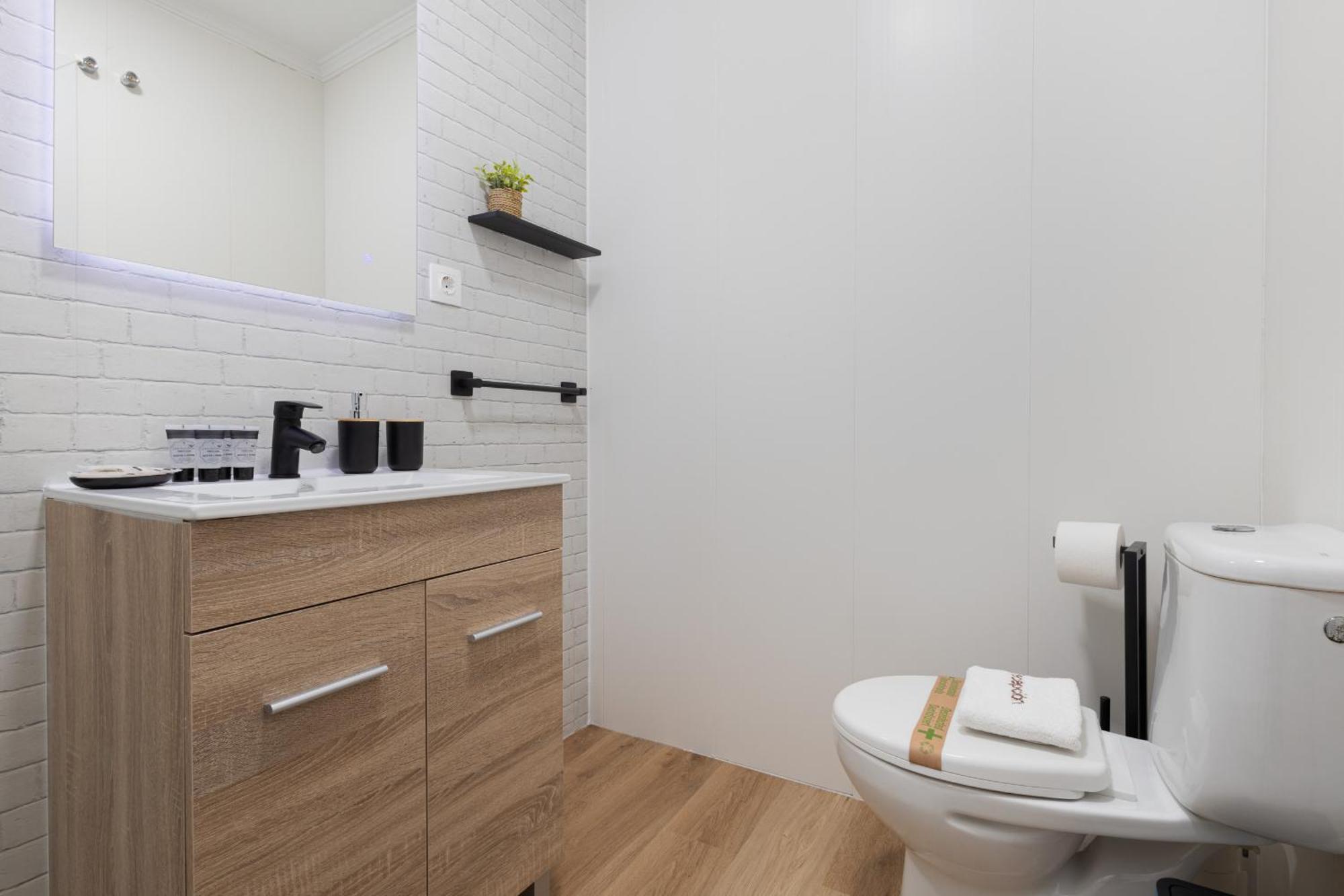 C21 Trendy 2 Bdr & Parking Downtown Apartment มาลากา ภายนอก รูปภาพ